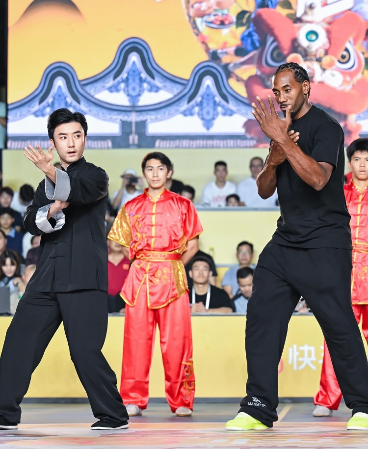 伦纳德晒中国行图片：感谢主办方给予超棒的能量和热情款待